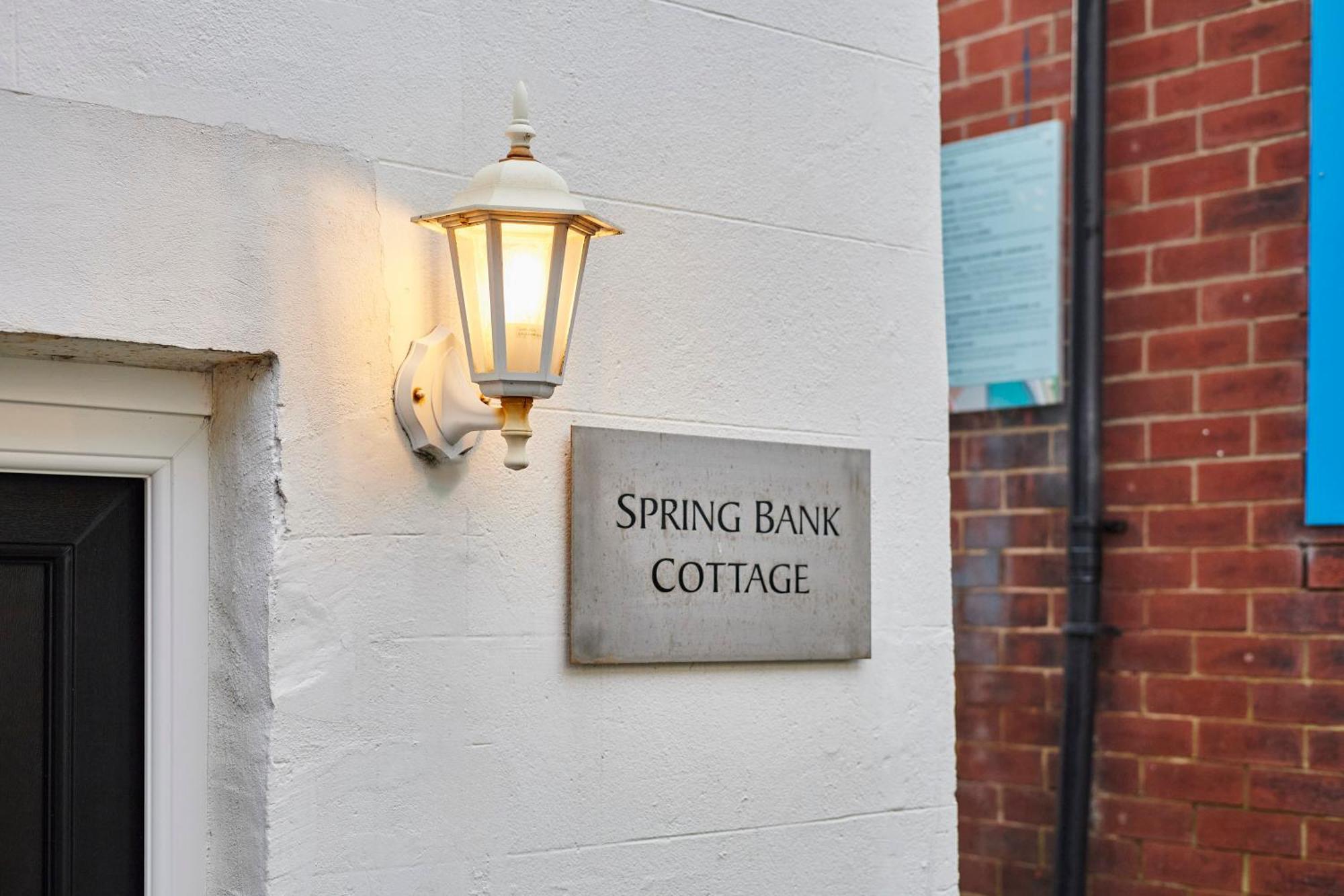 Host & - Spring Bank *