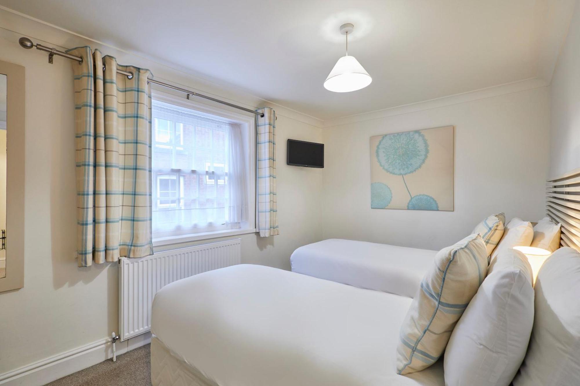 Host & - Spring Bank Holiday home *